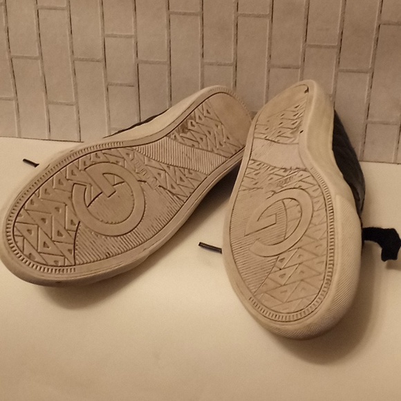 Shoes - Picture 2 of 4